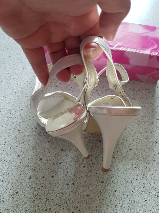 Продавам дамски обувки!