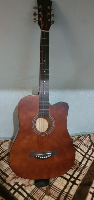 Gitara yangi pachti ishlatilmagan