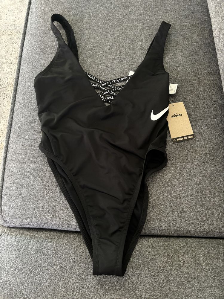 Nike бански М размер,може би леко умален.