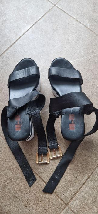 Гумени зелени боти и естествена кожа сандали