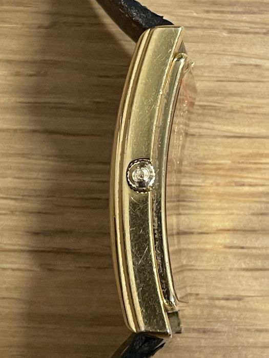 Дамски часовник GUCCI  модел 2600М