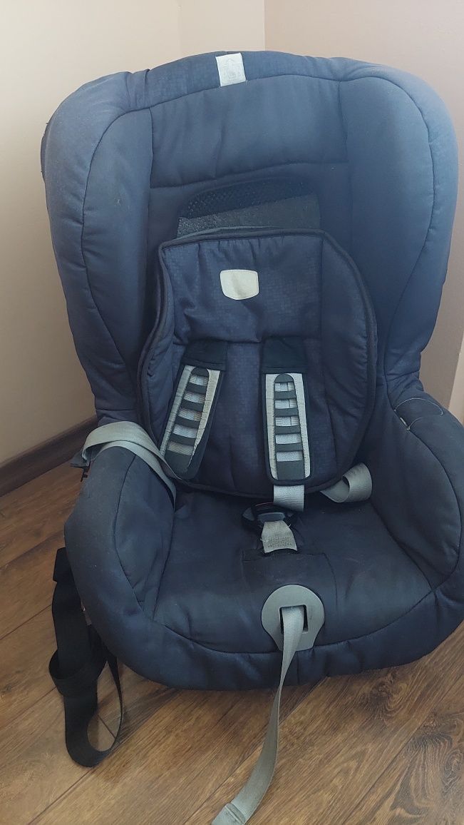 Столче Britax Romer 9-18 кг с Isofix