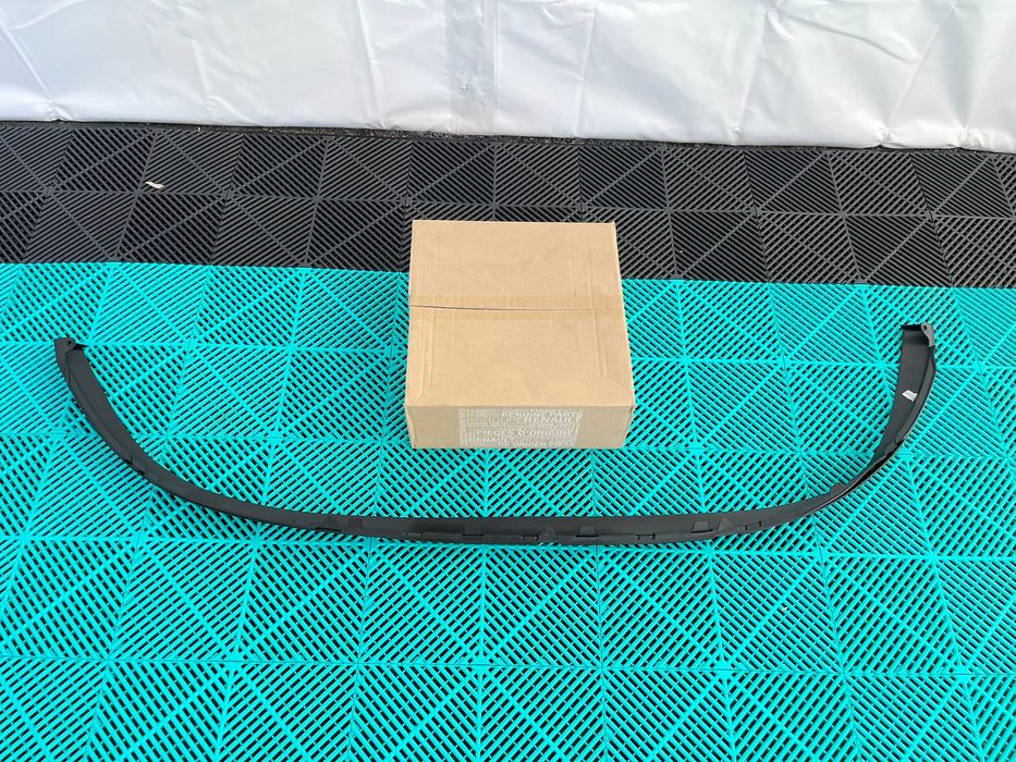 Lip deflector spoiler bara fata Renault Megane 3 nou original Renault