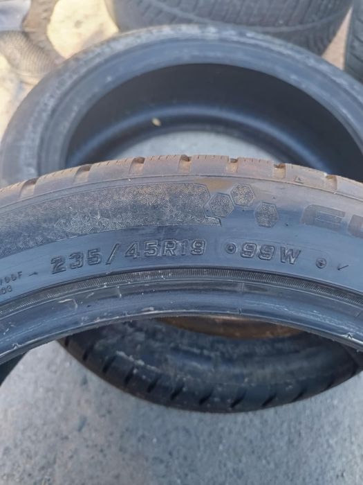 235/45/19 2броя Falken Гумите са в перфектно състояние,неразличими от