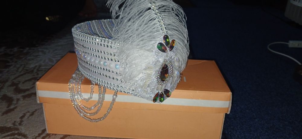 Oq doʻppi fata kampilekt