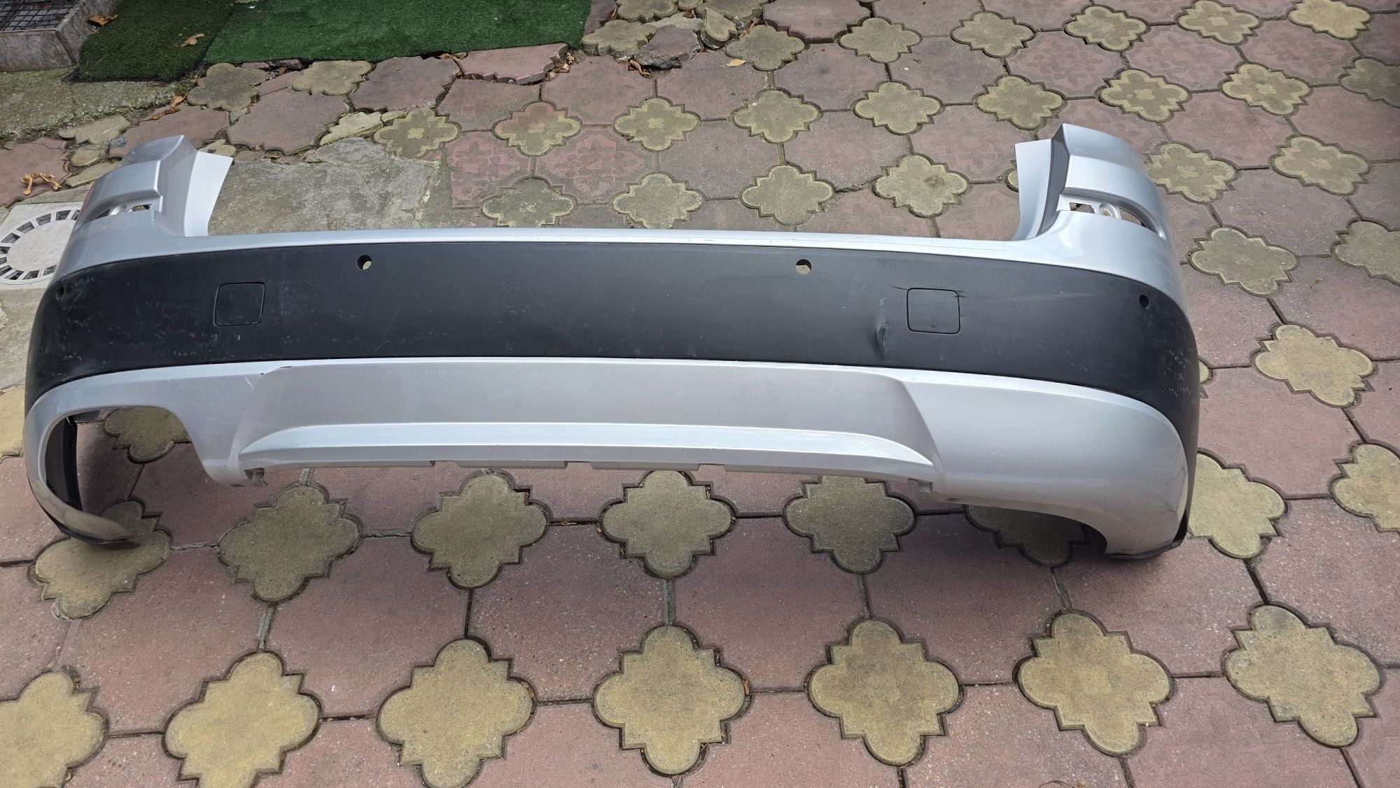 vinzari  auto . bara spate aproape perfecta . originala BMW