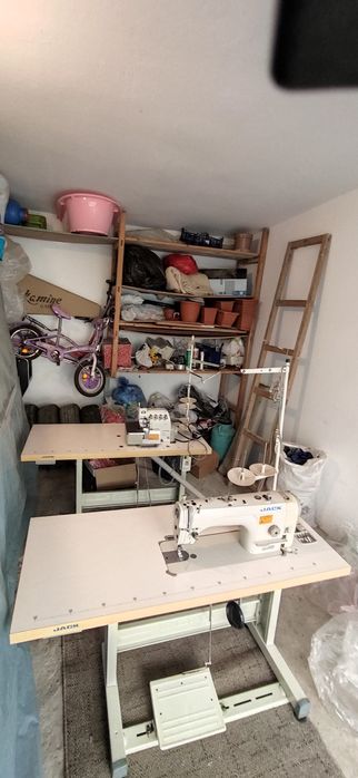 Vând două mașini de cusut Jack