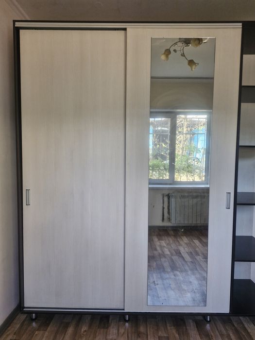 Отдам почти даром шкаф, маленький диван и тремо