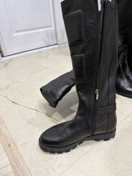 Продаю новые сапоги Sandra