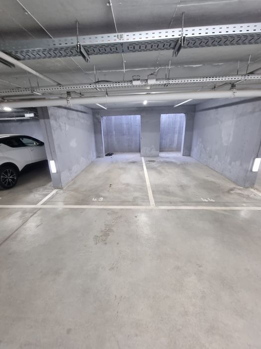 Dau spre închiriere doua locuri parcare