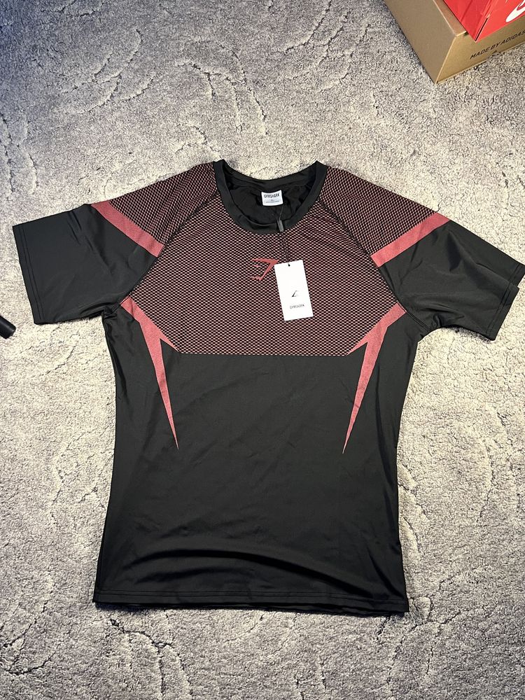 Чисто Нова Gymshark Onyx V5 Compression Тениска с 3D Logo