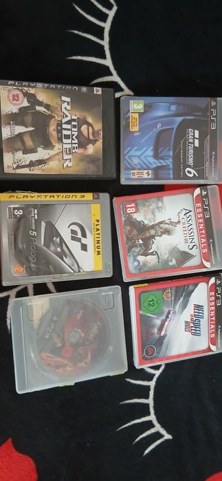 Vând ps3  cu 6 jocuri