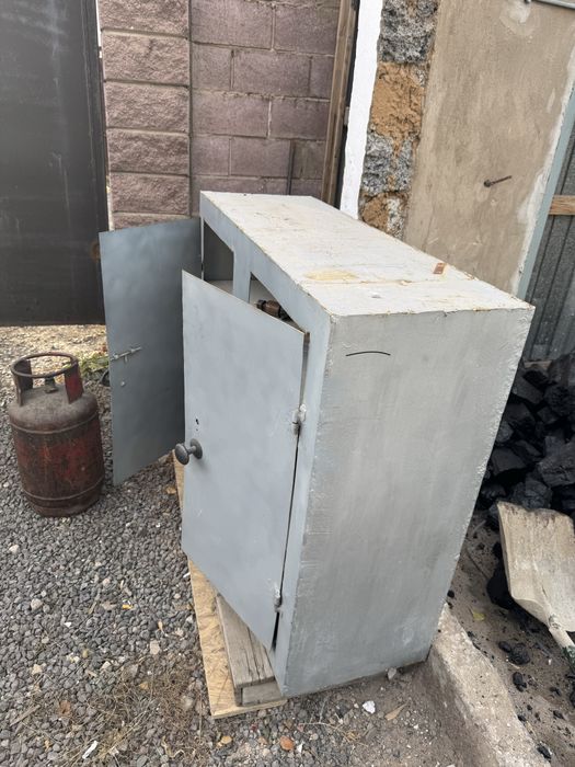 Сейф металлический