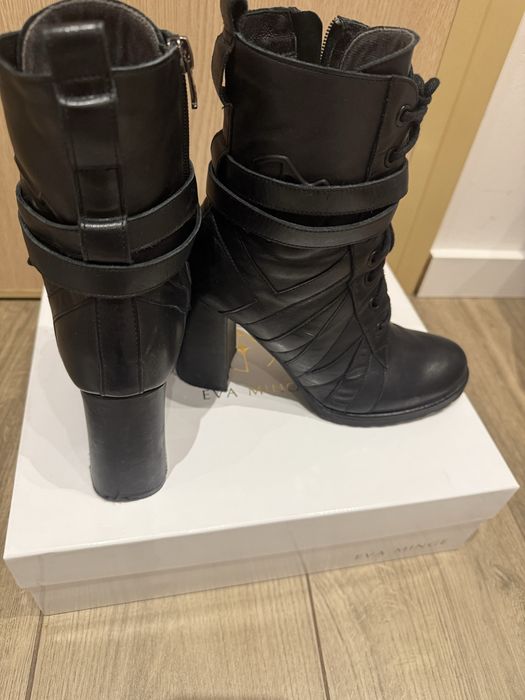 Продавам дамски кожени боти Eva Minge