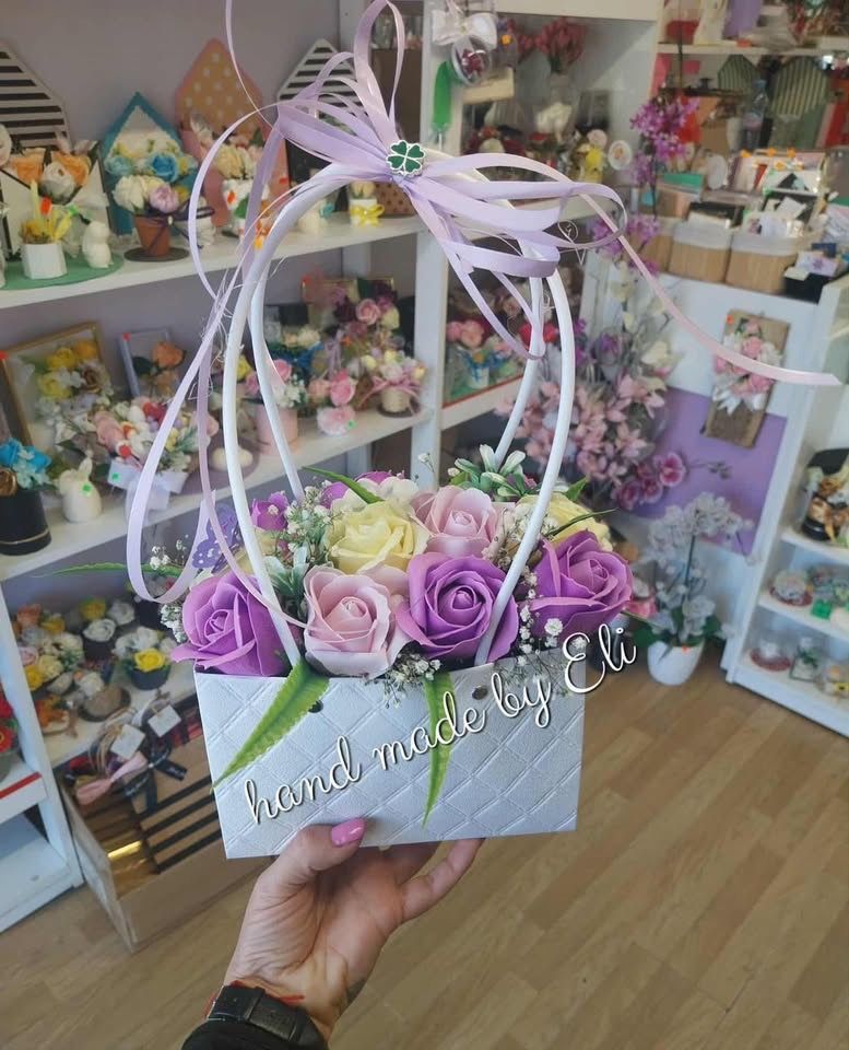 Уникални кошници, кутии и керамични кашпи с вечни цветя