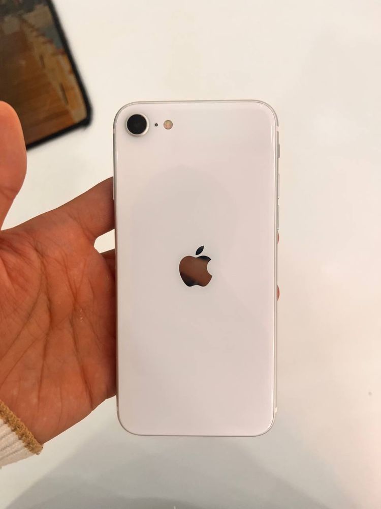 Iphone  8 sotiladi bnv
