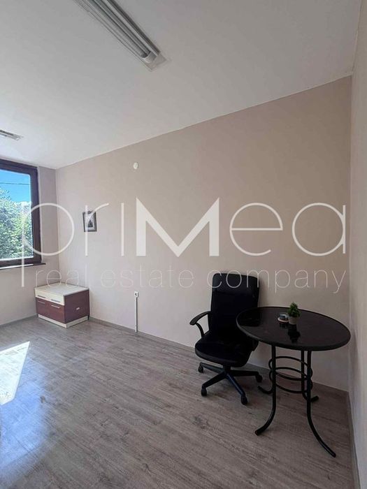 Дава се под наем Офис в Бургас, Център - 17 кв.м за 163.2 € - Снимка #2