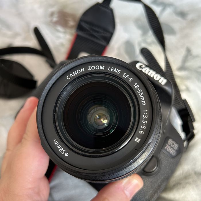 Aparat foto dslr Canon EOS 700D