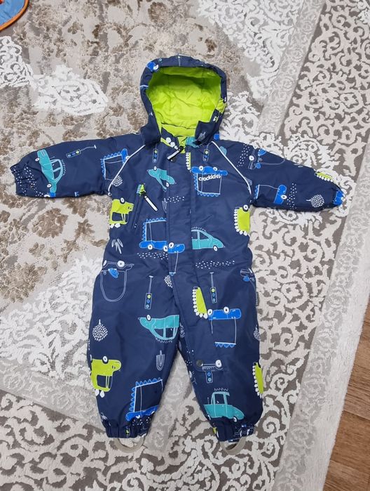 Продам демисезонный комбинезон 74-80