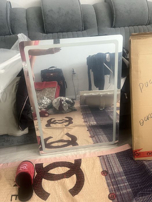 Продам зеркало новое размер 80»60