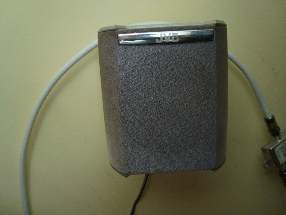 Продавам ДВД  ресийвър JVC TH S3