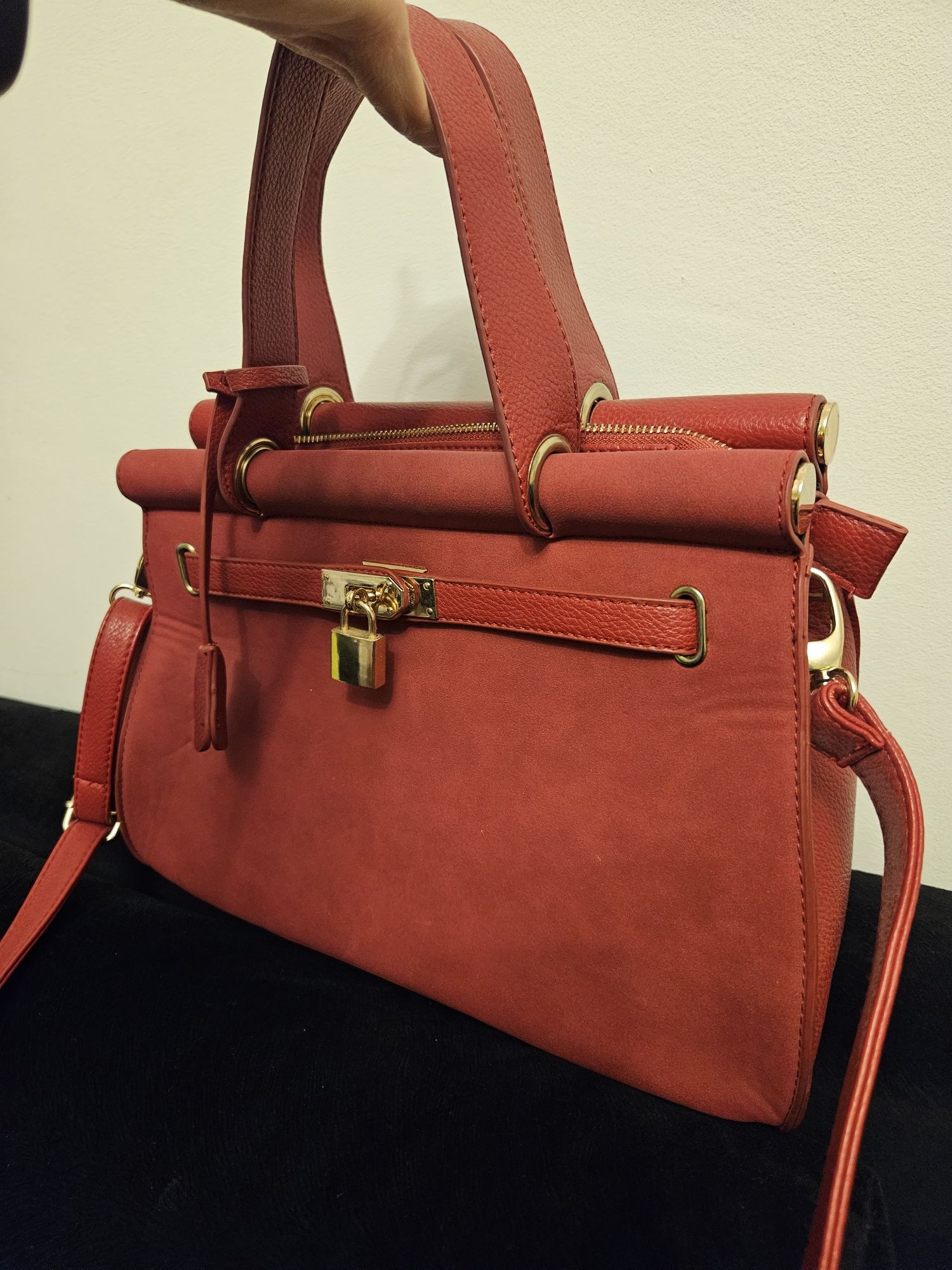 Дамска червена чанта