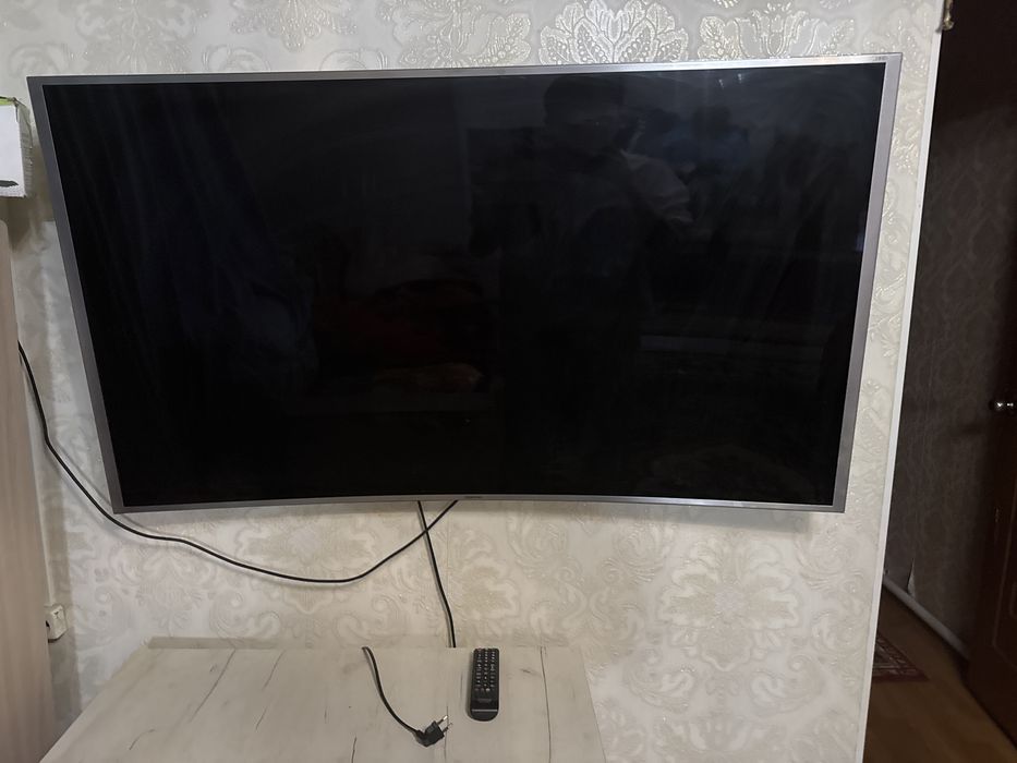 Продается телевизор 55 дюймов , самсунг 4к