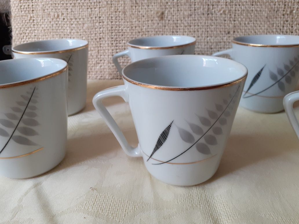 Чаши за чай на Изида от 50-те години на миналия век.