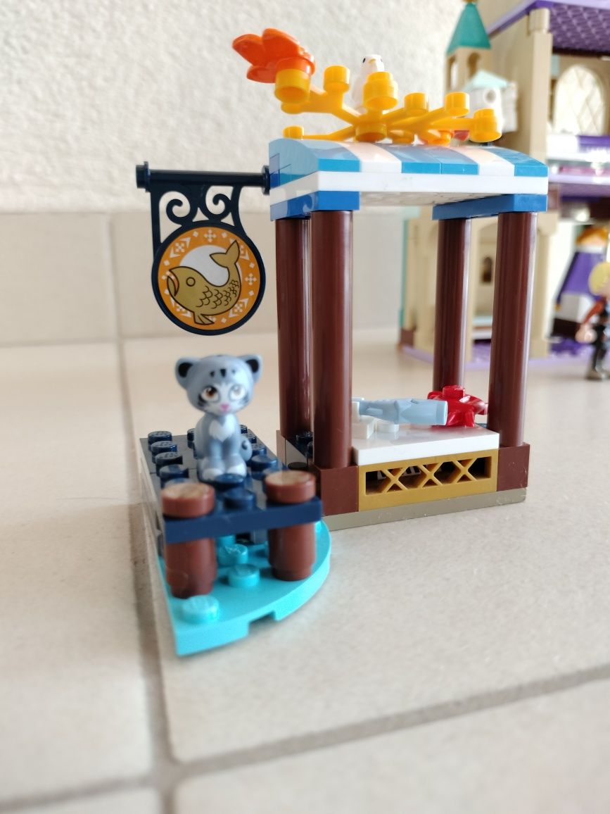Lego Frozen Castelul din Arendelle