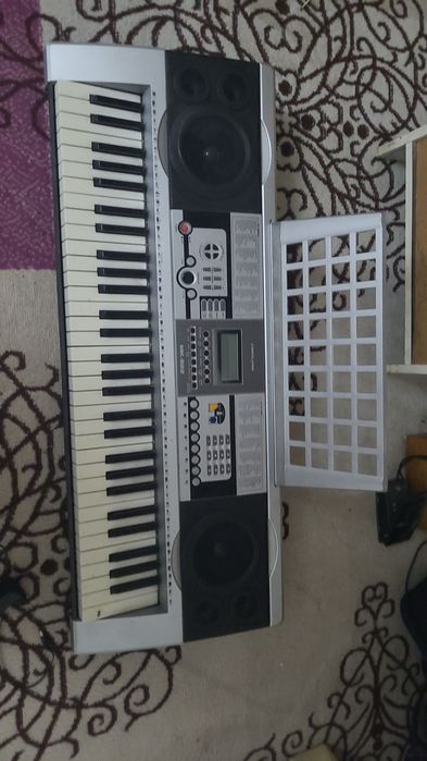 Продам синтезатор