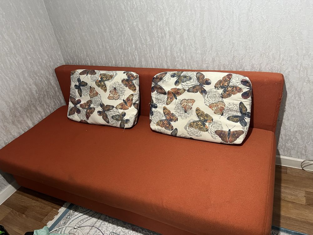 Продам диван в хоршем состоянии