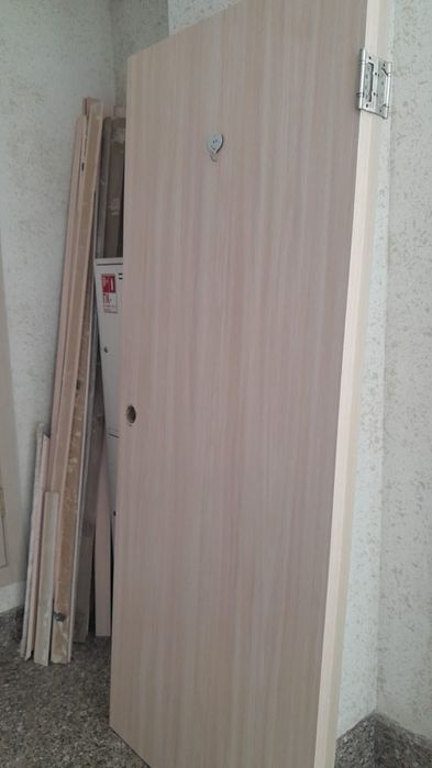 Продам двери 3 двери 2×80,2 двери 2 ×70