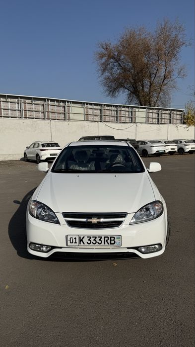 Gentra 2022 yil kraska toza oq benzinda ideal moshina