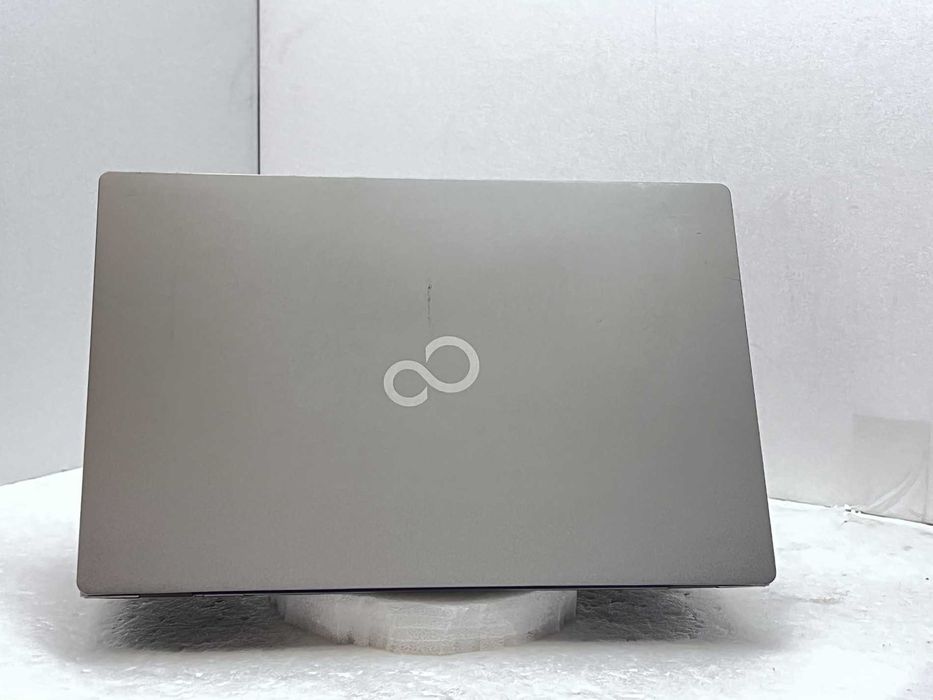 Fujitsu LIFEBOOK U7411 14" i5-1135G7 16GB 260GB/ с Гаранция/ Отличен