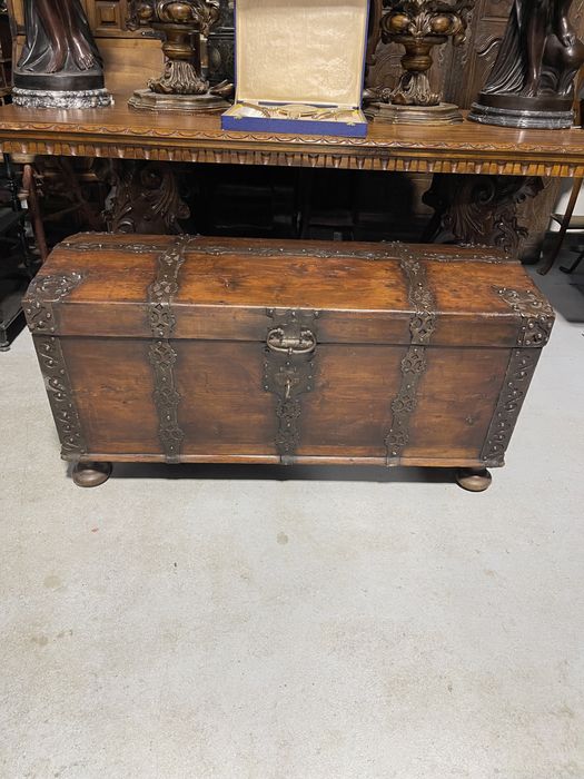 Lada de zestre din lemn masiv, stil baroc