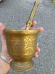 Mojar cu pistil antic din bronz de dimensiuni mari gravat integral man