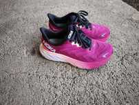 Adidasi Hoka alergare