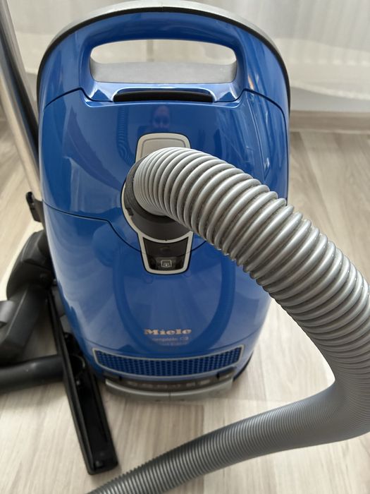 Aspirator  Miele cu sac.