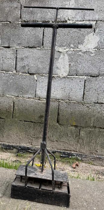 Presă Manuală Metalică (8 Cuburi) pentru Răsaduri