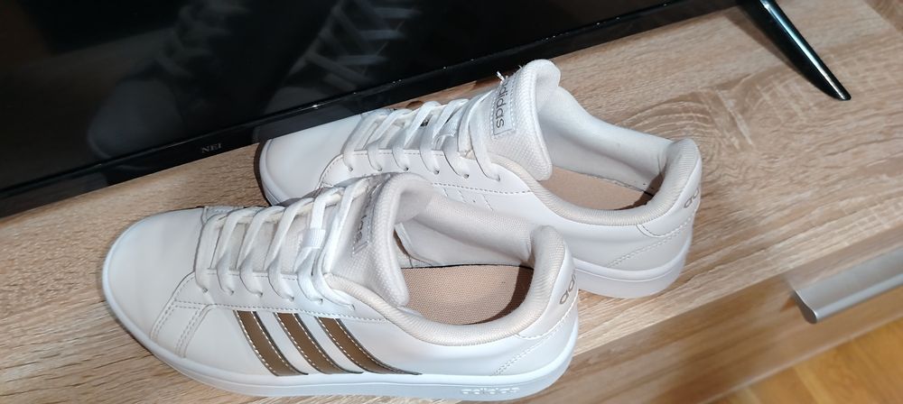 Adidas mărimea 37