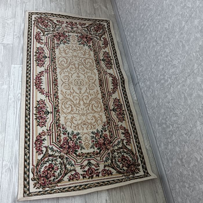 Продам коврик в хорошем состоянии