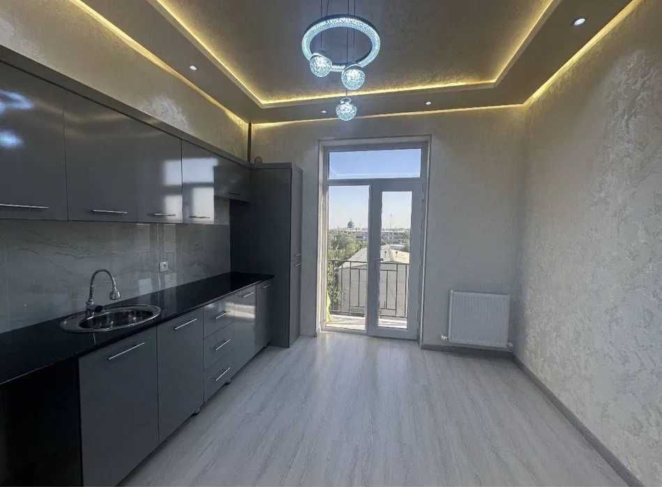 евротамирланган 1 хонали 2 томонлама квартира сотилади Мелодия