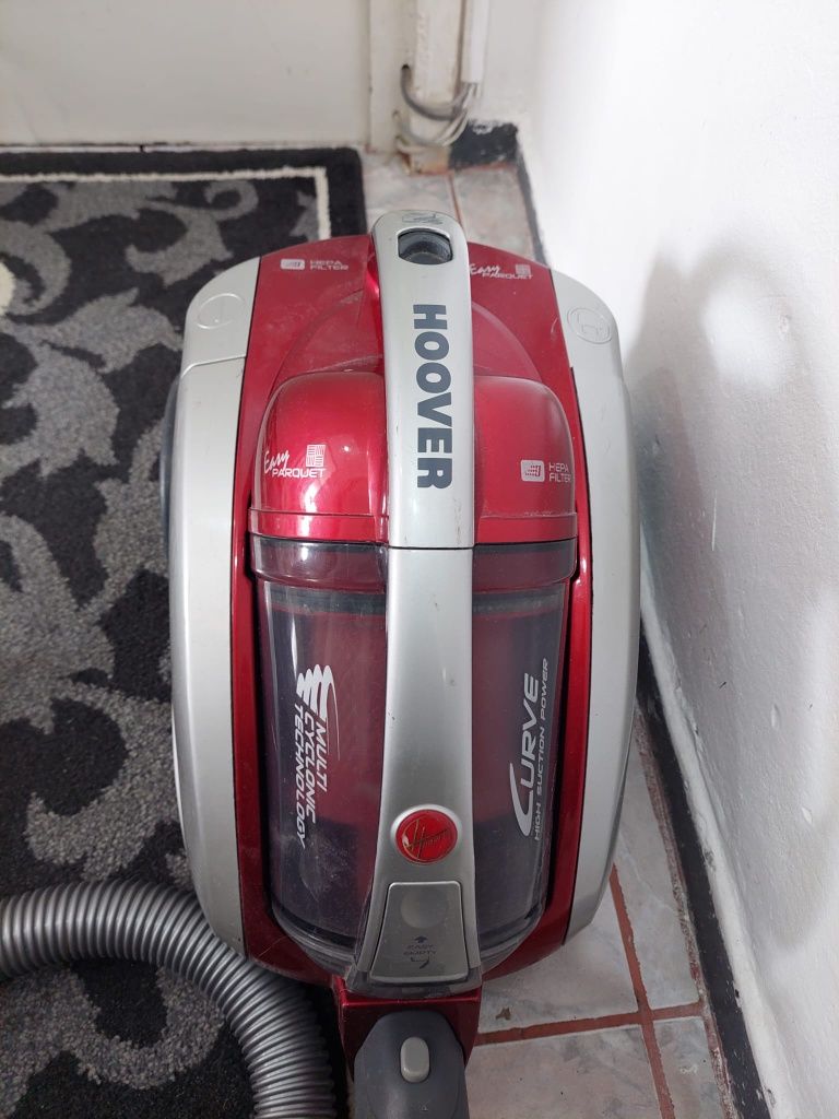 Vând aspirator Hoover second-hand