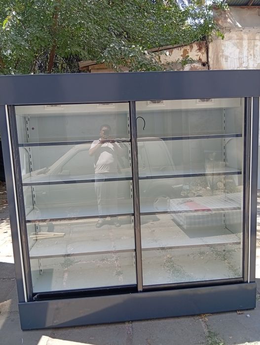 Витренни холодильник