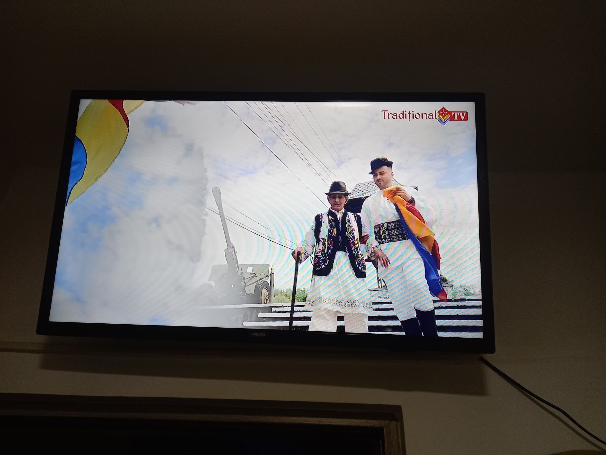 Vând tv Philips cu diametrul de 80cm