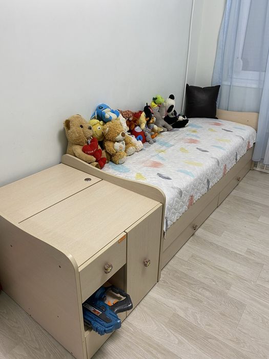 Детски лега 2 броя с матраци