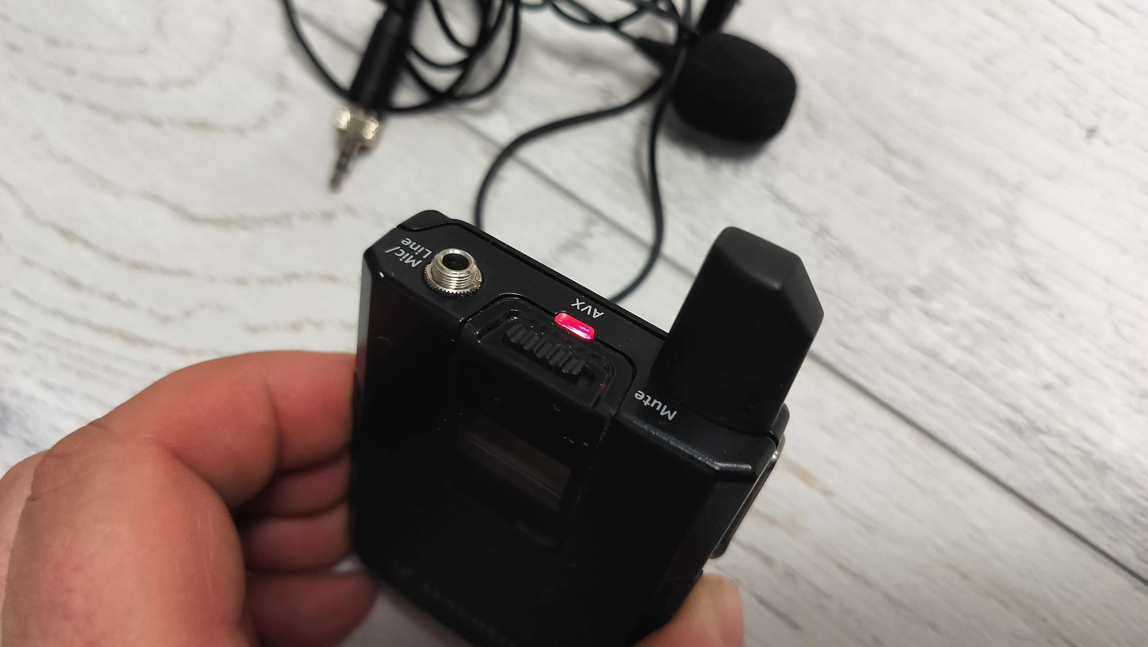 Transmitator bodypack Sennheiser SK AVX Version - 3 cu lavaliera