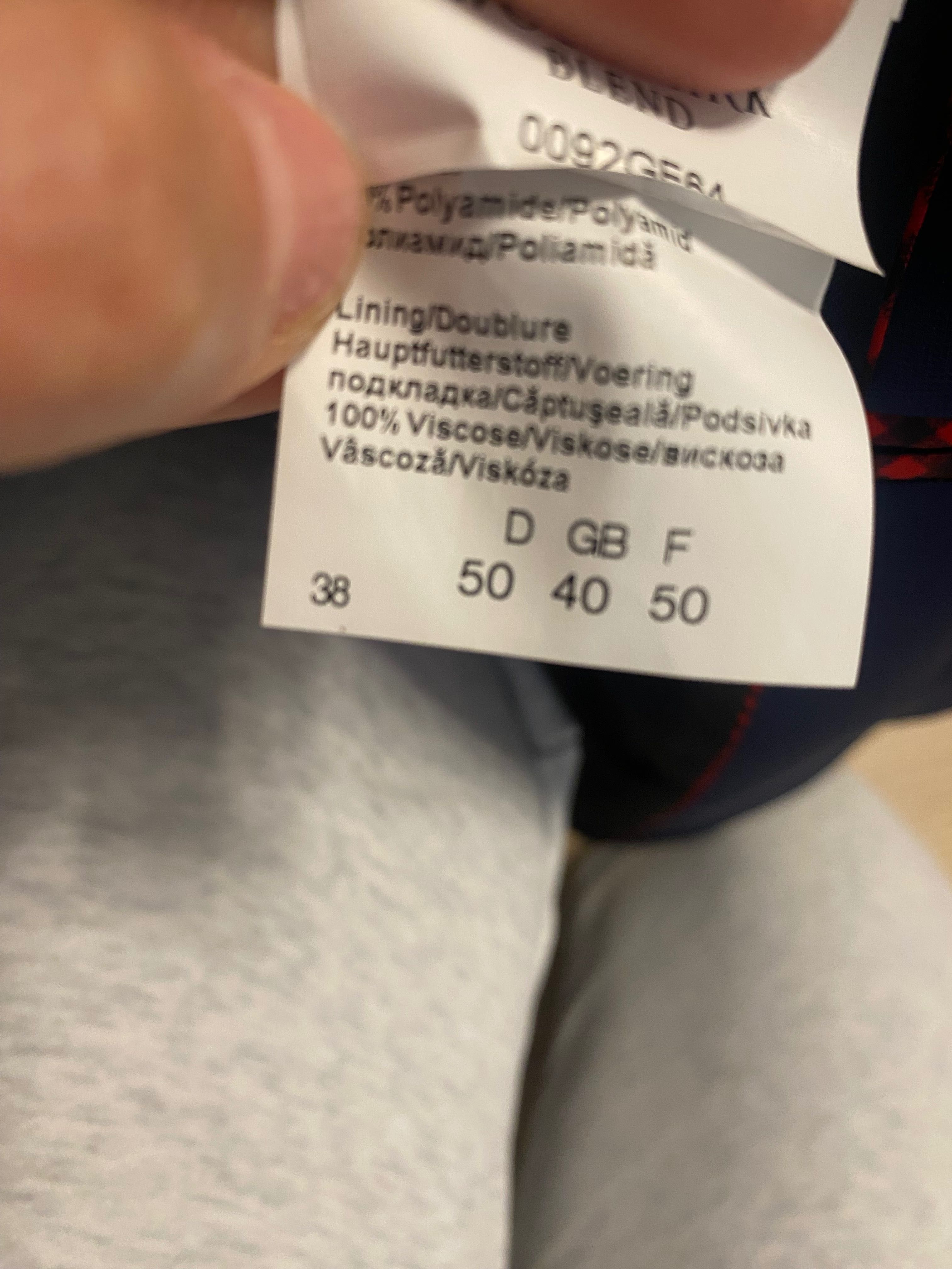 Vand un sacou mărimea 50 din lână și vascoza bleumarin