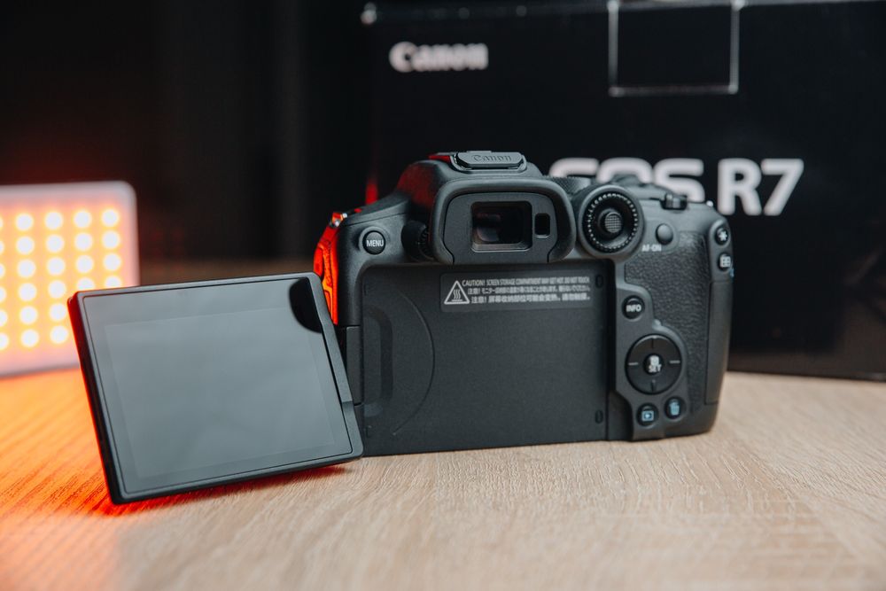 Canon EOS R7 cu garanție 18 luni