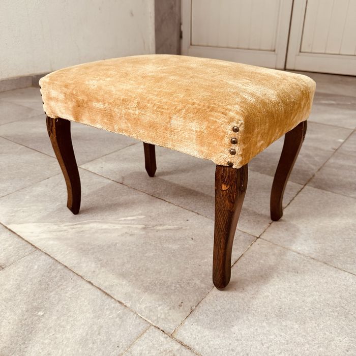 Винтидж италианска табуретка / пуф – масивно дърво